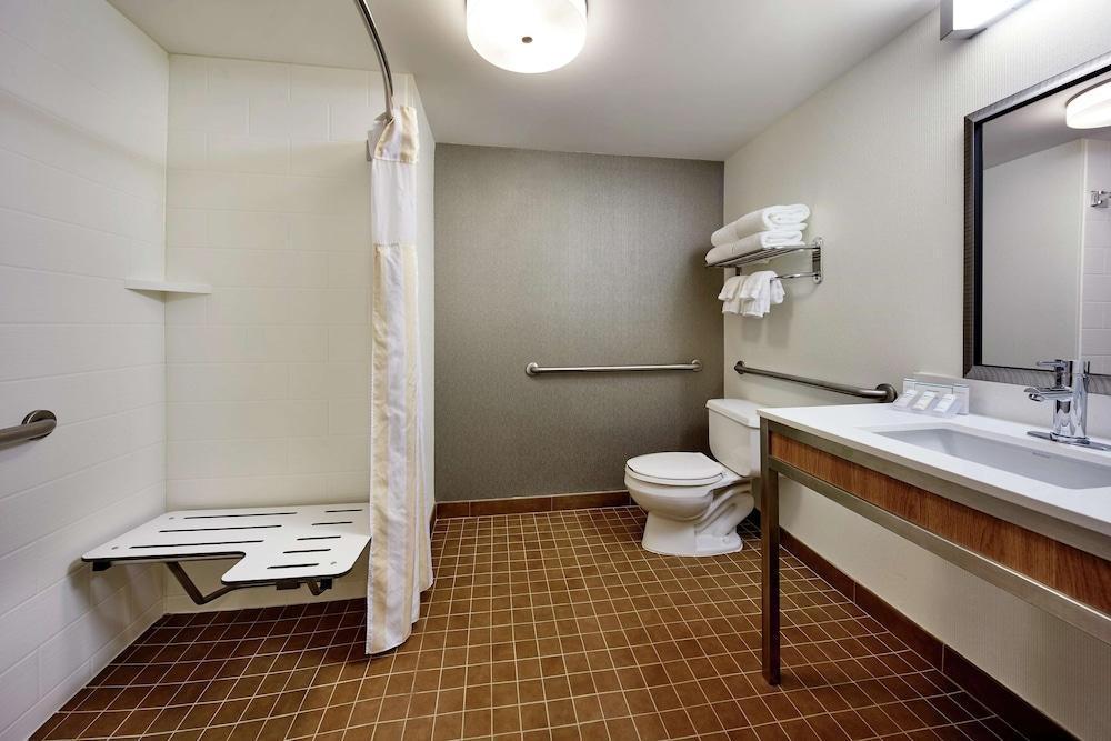 Hilton Garden Inn Portland Lake Oswego Esterno foto
