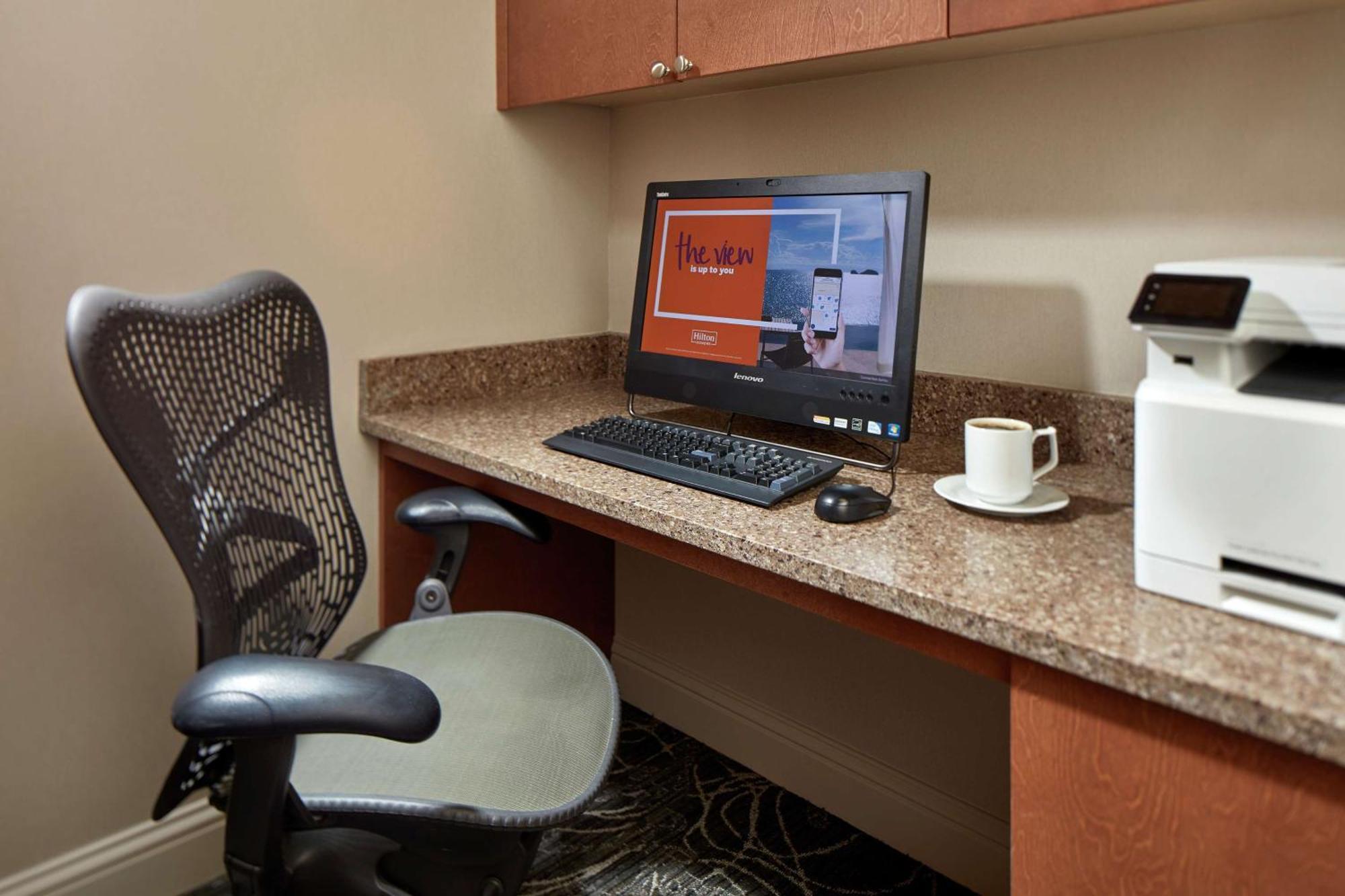Hilton Garden Inn Portland Lake Oswego Esterno foto