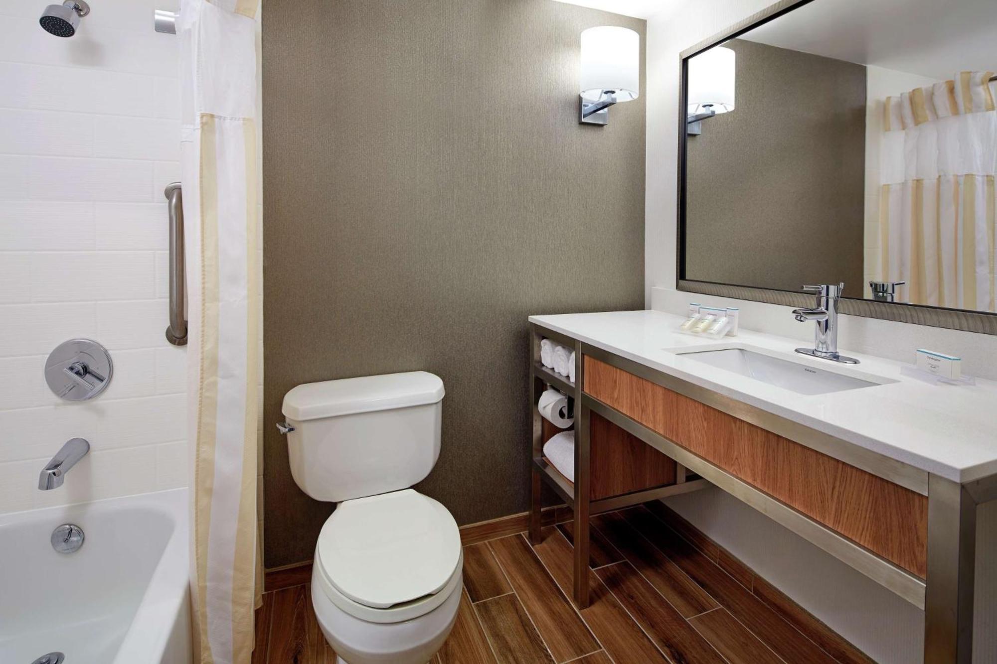 Hilton Garden Inn Portland Lake Oswego Esterno foto