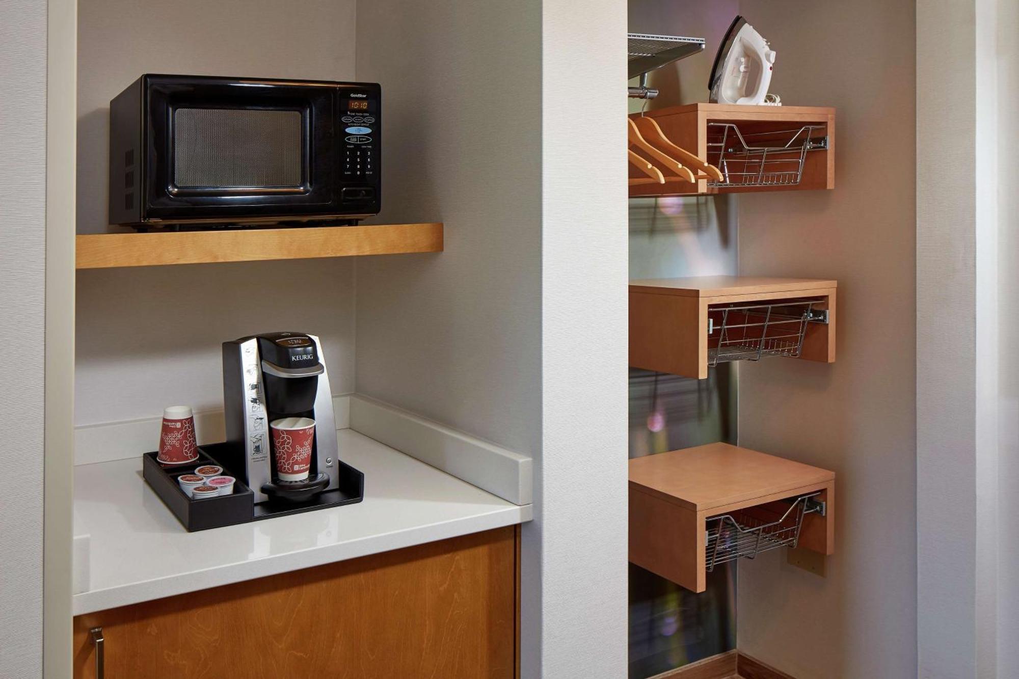 Hilton Garden Inn Portland Lake Oswego Esterno foto