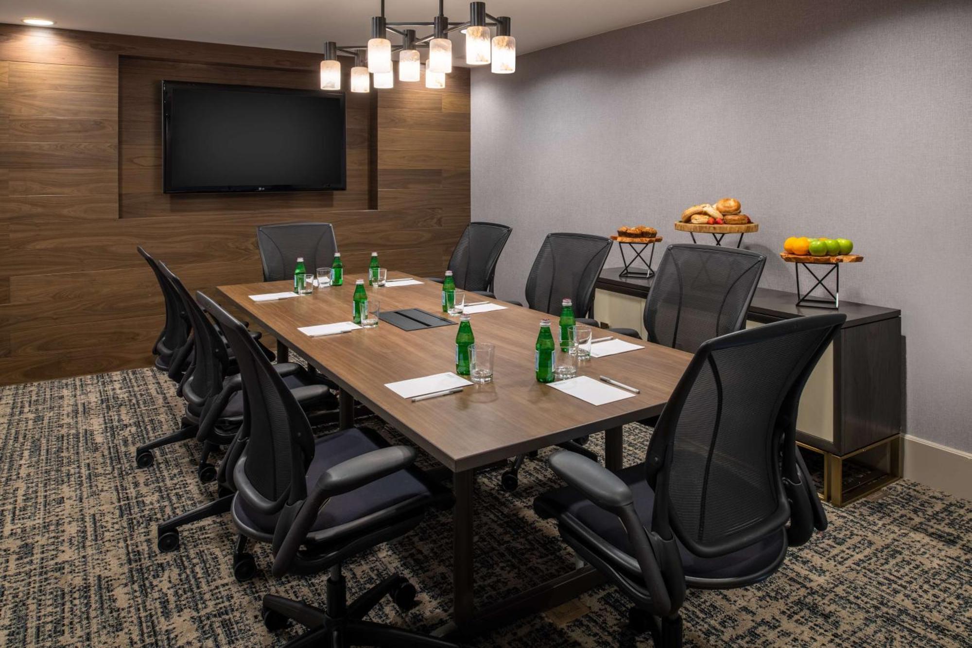 Hilton Garden Inn Portland Lake Oswego Esterno foto