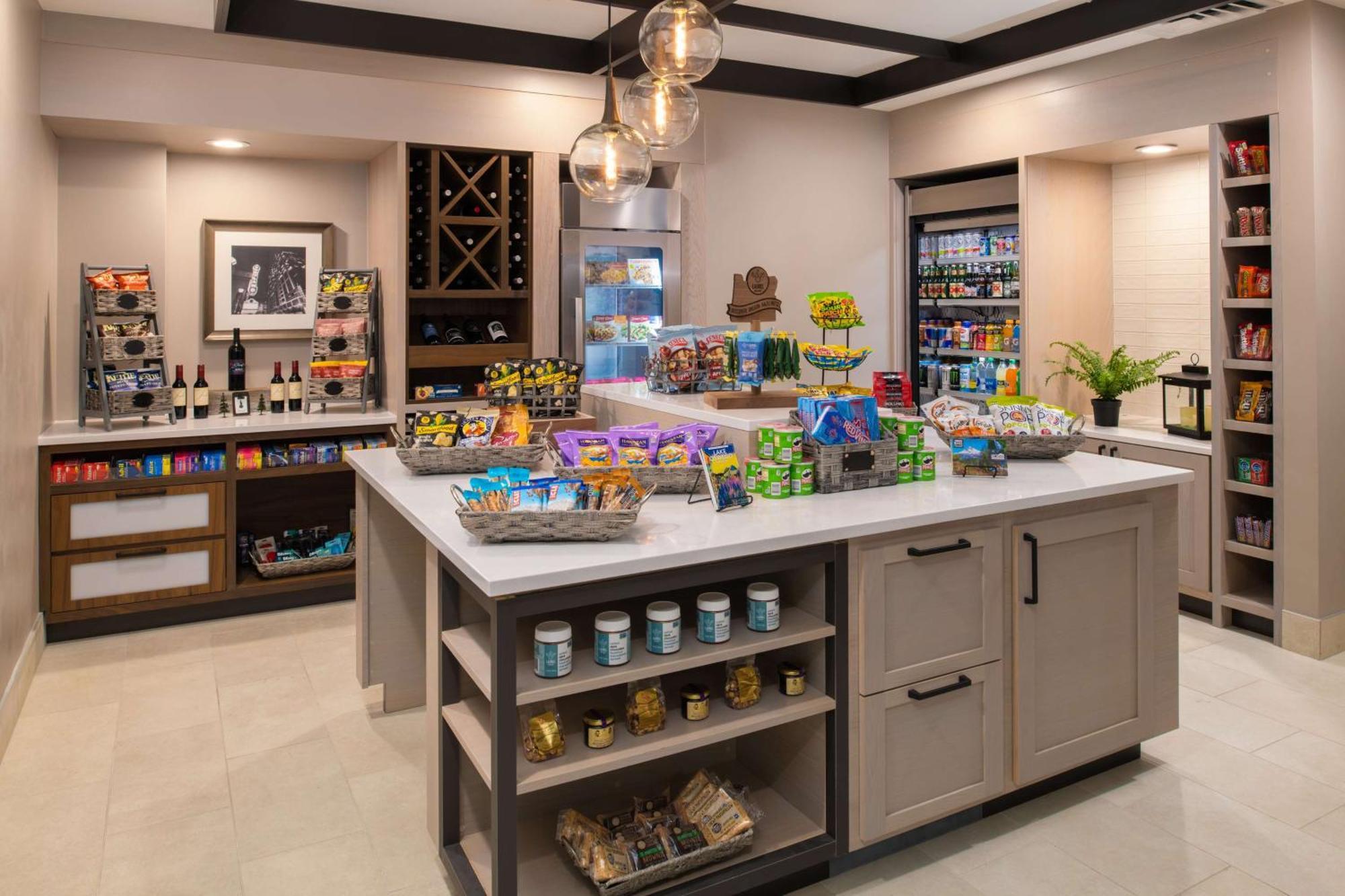 Hilton Garden Inn Portland Lake Oswego Esterno foto