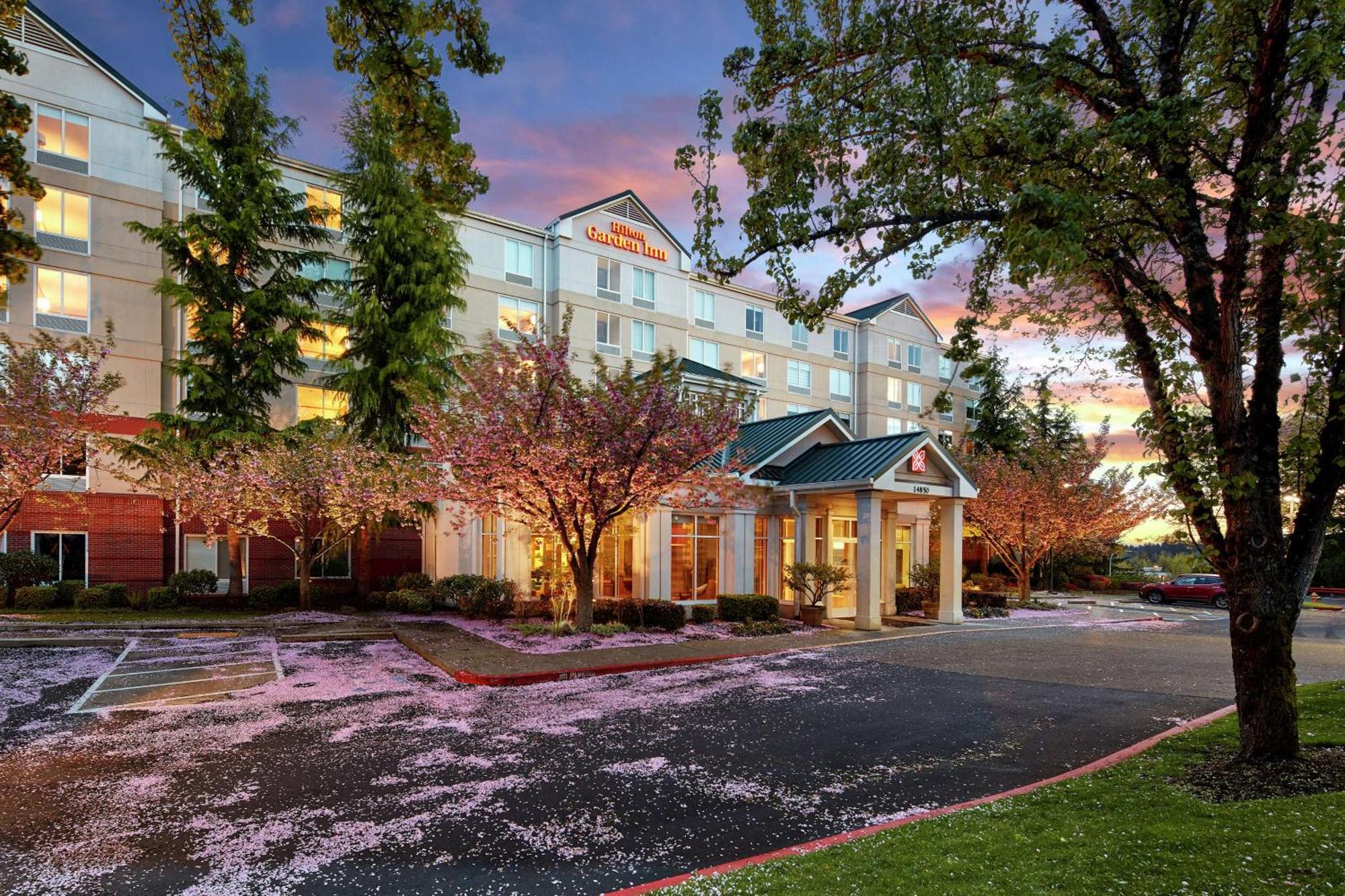 Hilton Garden Inn Portland Lake Oswego Esterno foto