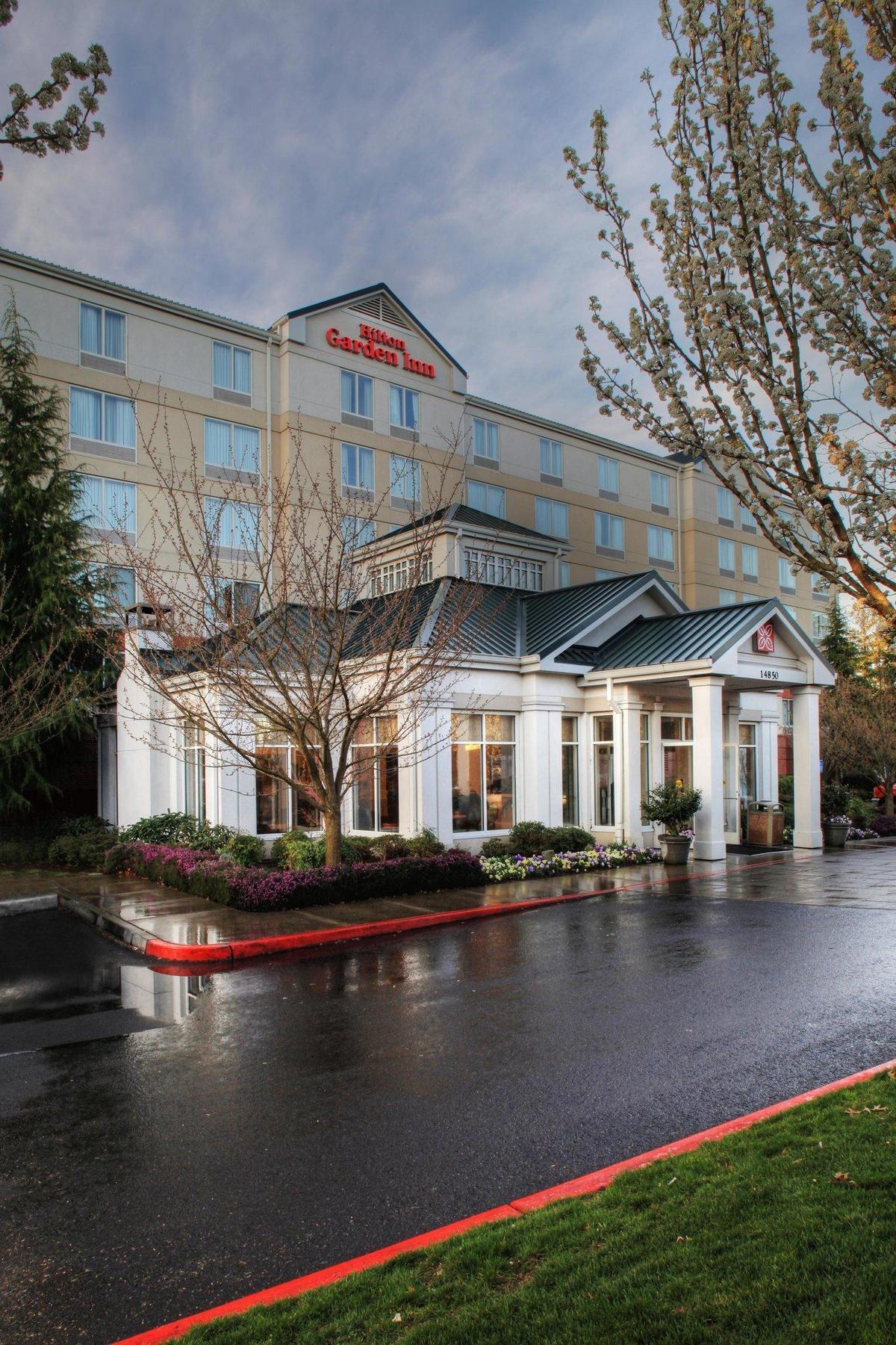 Hilton Garden Inn Portland Lake Oswego Esterno foto